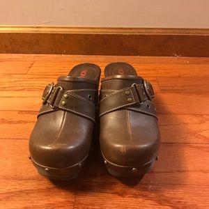 Bongo Womens Mule Clogs Buckle  SZ 6 1/2 M Brown